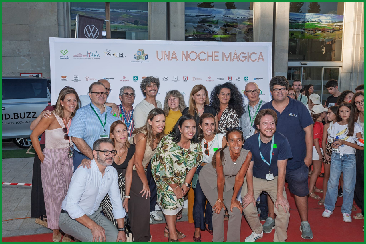 Pacientes y familiares del Hospital Virgen de las Nieves disfrutan del cine de verano con el apoyo de Italfarmaco