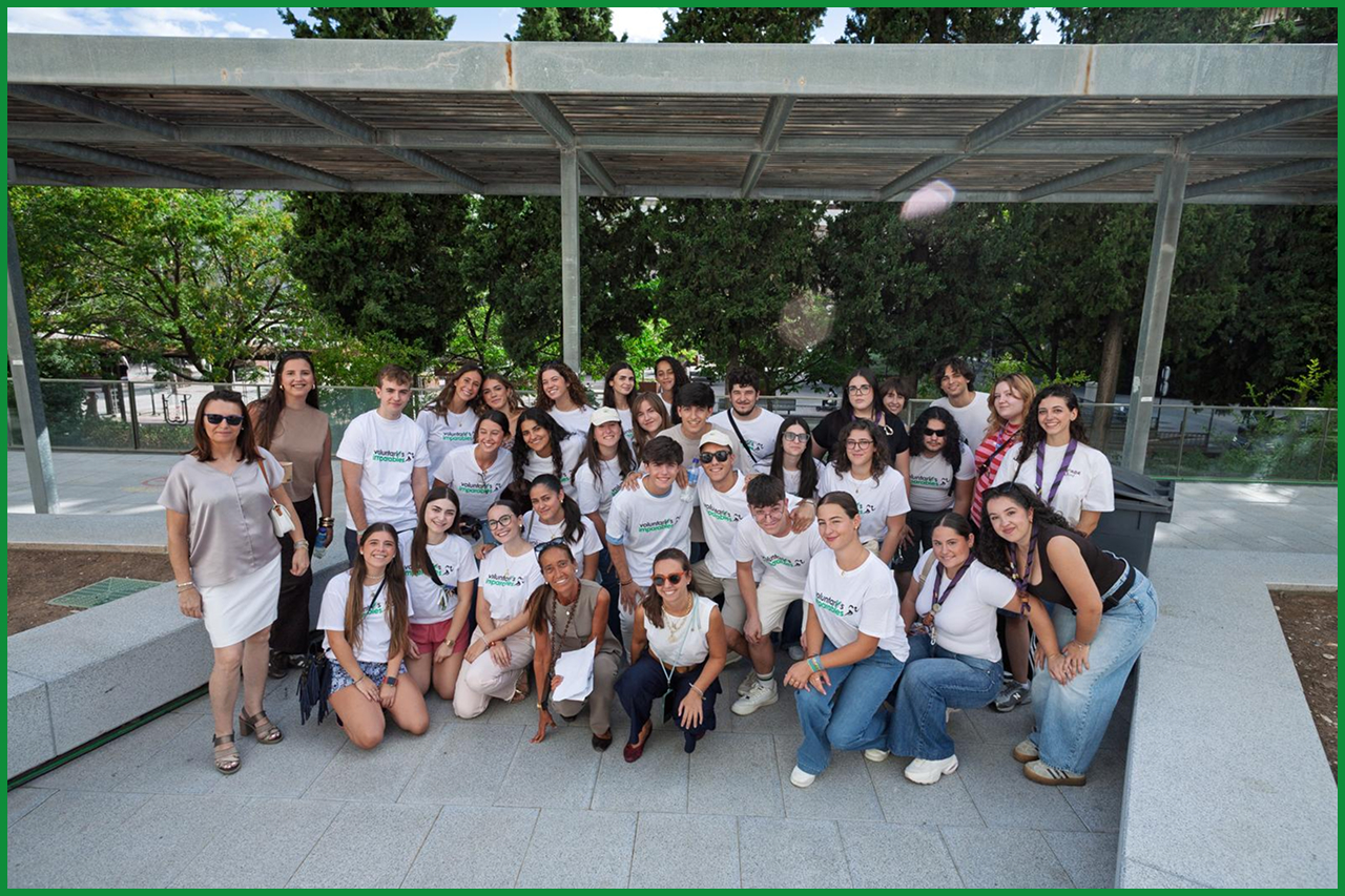 Pacientes y familiares del Hospital Virgen de las Nieves disfrutan del cine de verano con el apoyo de Italfarmaco
